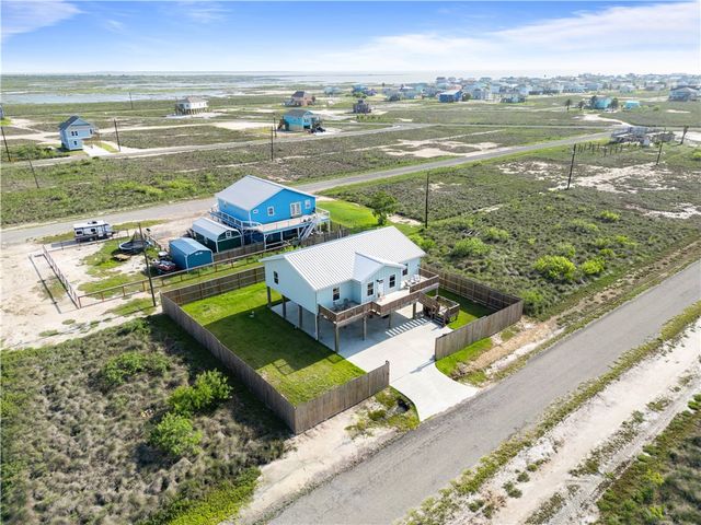 568 W Post Oak Lane, Rockport, TX 78382