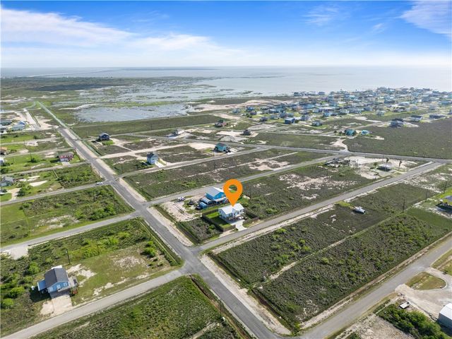 568 W Post Oak Lane, Rockport, TX 78382