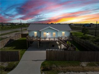 568 W Post Oak Lane, Rockport, TX 78382