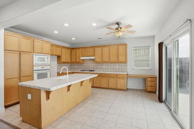 381 Honeybell Street, Los Banos, CA 93635