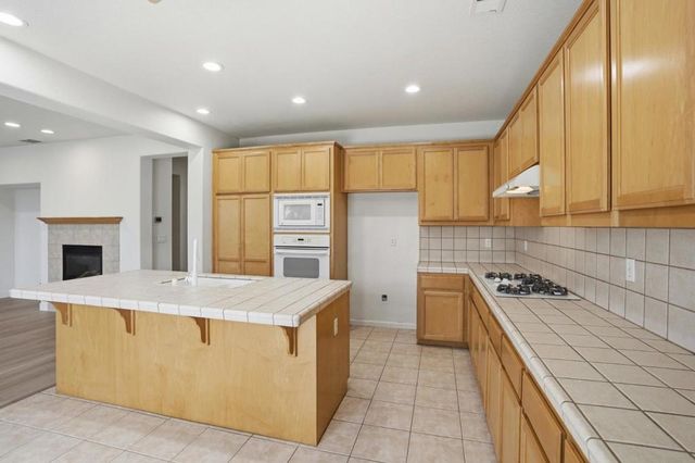 381 Honeybell Street, Los Banos, CA 93635