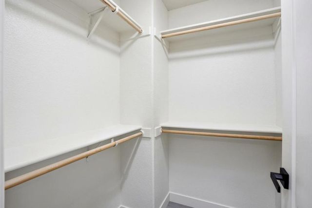 381 Honeybell Street, Los Banos, CA 93635