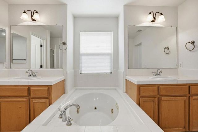 381 Honeybell Street, Los Banos, CA 93635