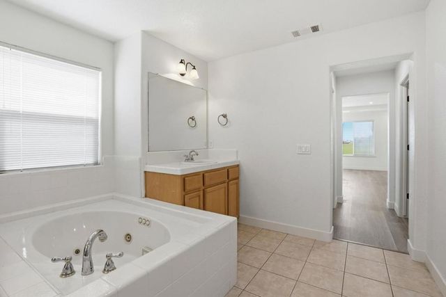 381 Honeybell Street, Los Banos, CA 93635