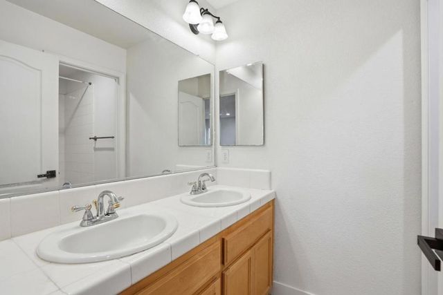 381 Honeybell Street, Los Banos, CA 93635