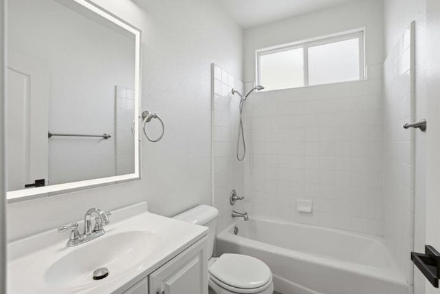 381 Honeybell Street, Los Banos, CA 93635