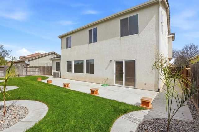 381 Honeybell Street, Los Banos, CA 93635