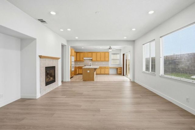 381 Honeybell Street, Los Banos, CA 93635