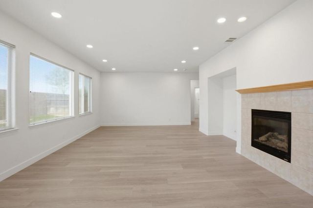 381 Honeybell Street, Los Banos, CA 93635