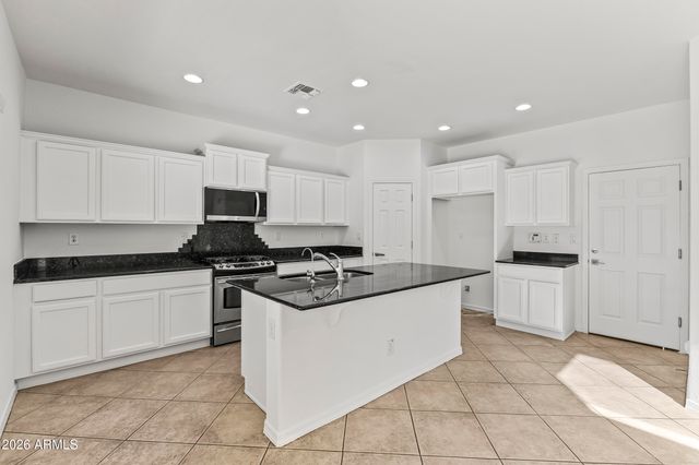 2535 W LUCIA Drive, Phoenix, AZ 85085