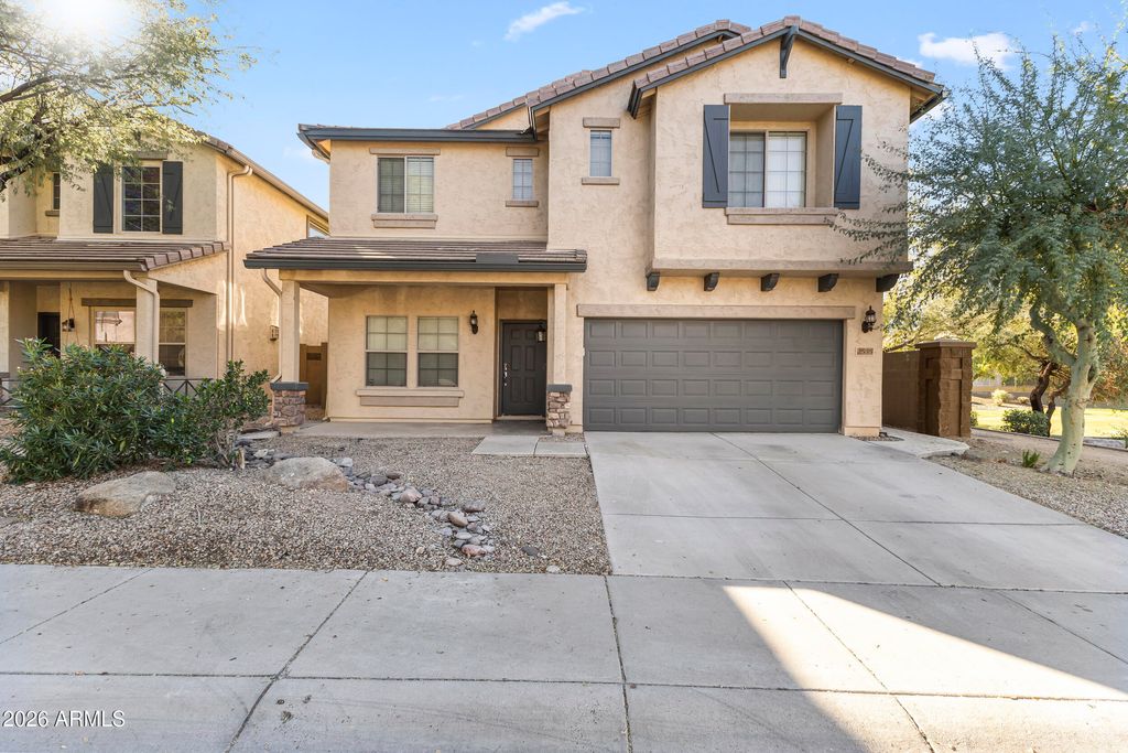 2535 W LUCIA Drive, Phoenix, AZ 85085