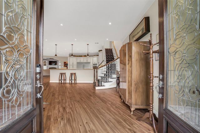 6317 Riverview Way, Houston, TX 77057