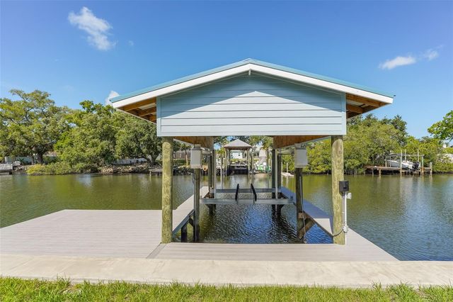 8717 DRIFTWOOD DRIVE, Tampa, FL 33615