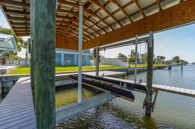 8717 DRIFTWOOD DRIVE, Tampa, FL 33615