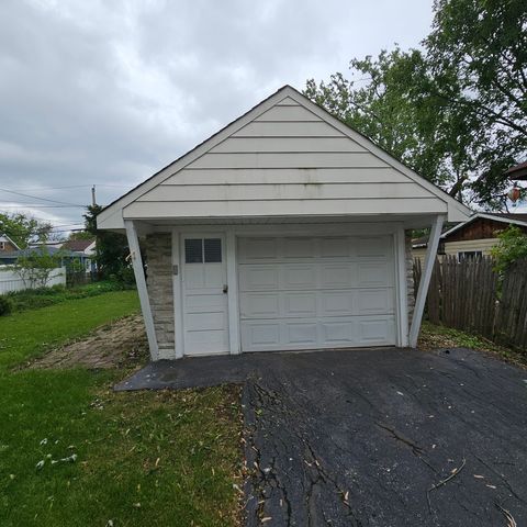 237 Pine Street, Villa Park, IL 60181
