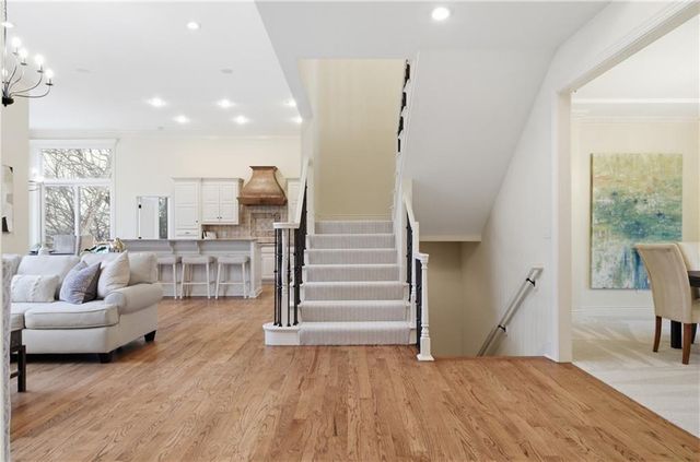 10514 River Hills Drive, Parkville, MO 64152