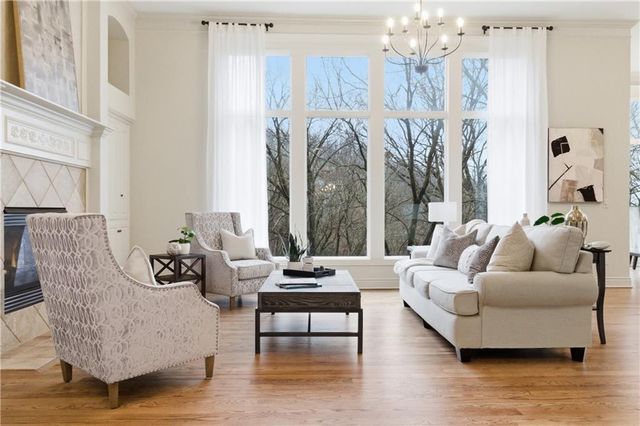 10514 River Hills Drive, Parkville, MO 64152