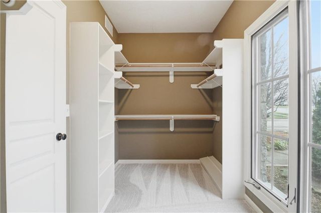 10514 River Hills Drive, Parkville, MO 64152