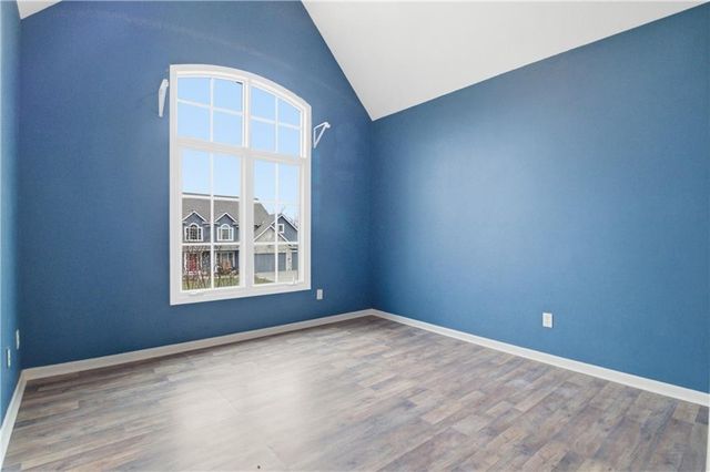 10514 River Hills Drive, Parkville, MO 64152