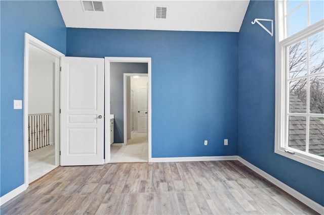 10514 River Hills Drive, Parkville, MO 64152