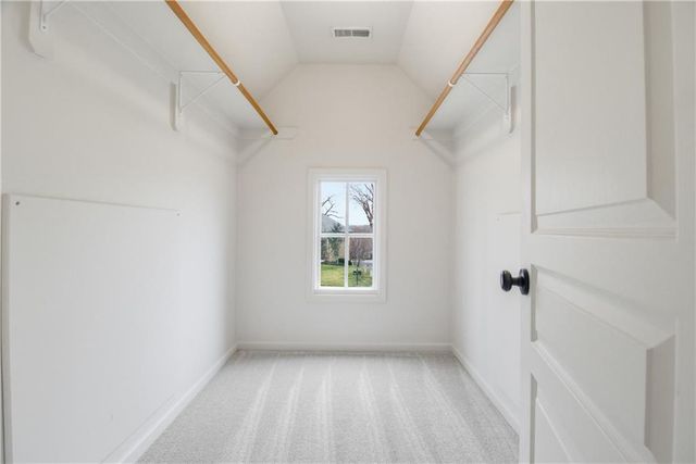 10514 River Hills Drive, Parkville, MO 64152