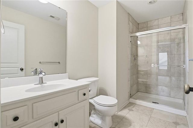 10514 River Hills Drive, Parkville, MO 64152