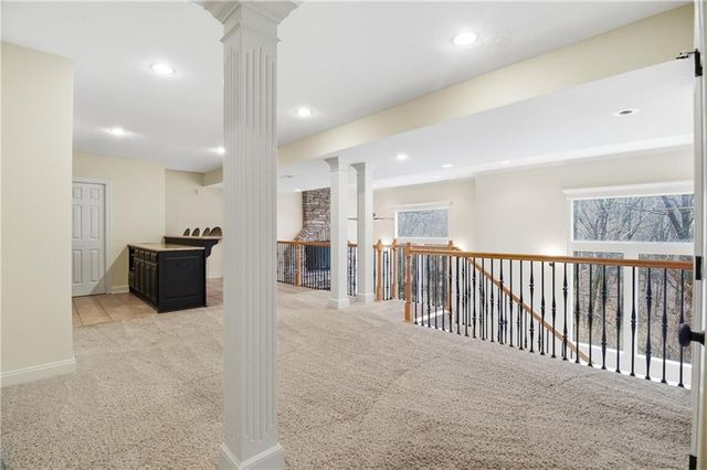 10514 River Hills Drive, Parkville, MO 64152