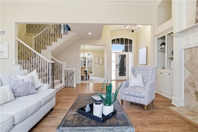 10514 River Hills Drive, Parkville, MO 64152