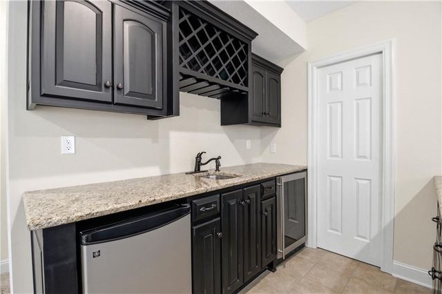 10514 River Hills Drive, Parkville, MO 64152