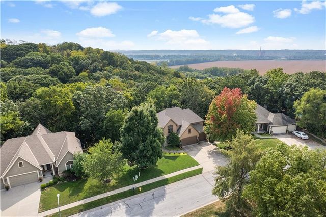 10514 River Hills Drive, Parkville, MO 64152