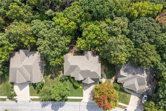 10514 River Hills Drive, Parkville, MO 64152