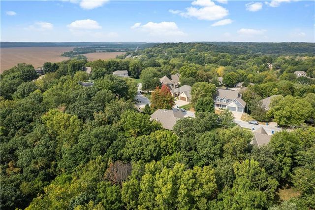 10514 River Hills Drive, Parkville, MO 64152