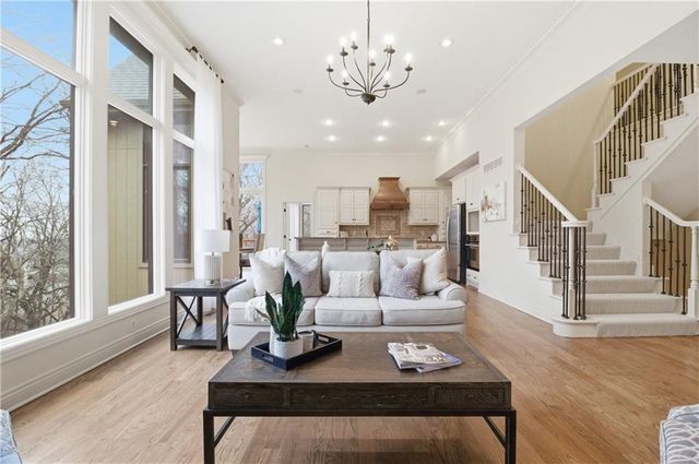 10514 River Hills Drive, Parkville, MO 64152