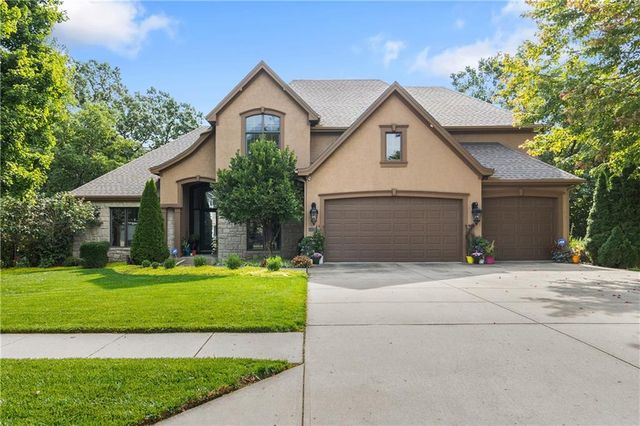 10514 River Hills Drive, Parkville, MO 64152