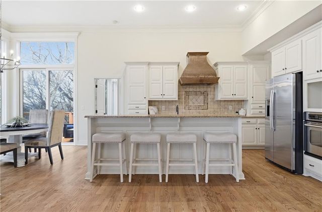 10514 River Hills Drive, Parkville, MO 64152