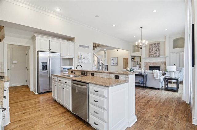 10514 River Hills Drive, Parkville, MO 64152