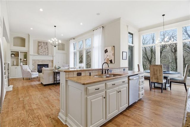 10514 River Hills Drive, Parkville, MO 64152