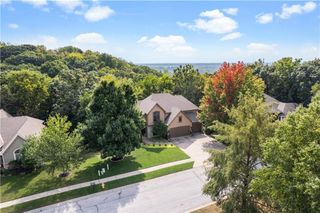 10514 River Hills Drive, Parkville, MO 64152