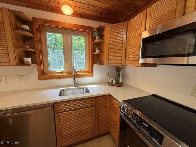 86170 Tappan Highlands Road, Uhrichsville, OH 44683