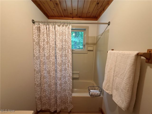 86170 Tappan Highlands Road, Uhrichsville, OH 44683