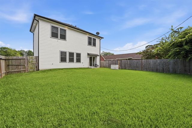 11037 Bois D Arc Street, La Porte, TX 77571