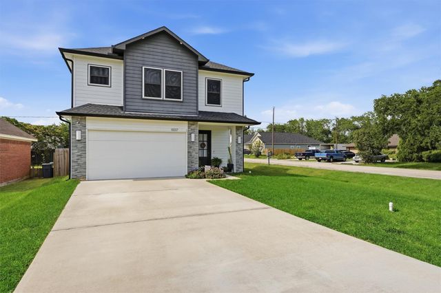 11037 Bois D Arc Street, La Porte, TX 77571