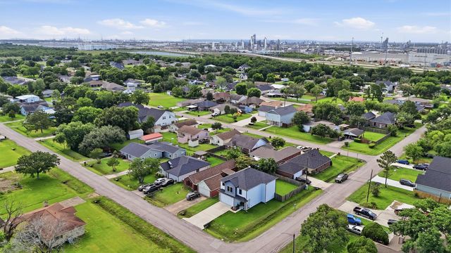11037 Bois D Arc Street, La Porte, TX 77571