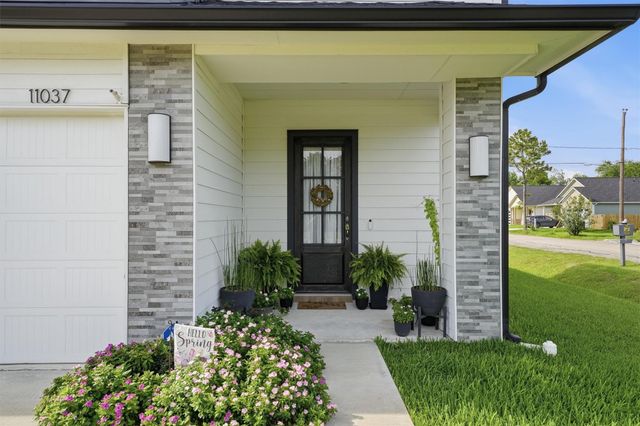 11037 Bois D Arc Street, La Porte, TX 77571