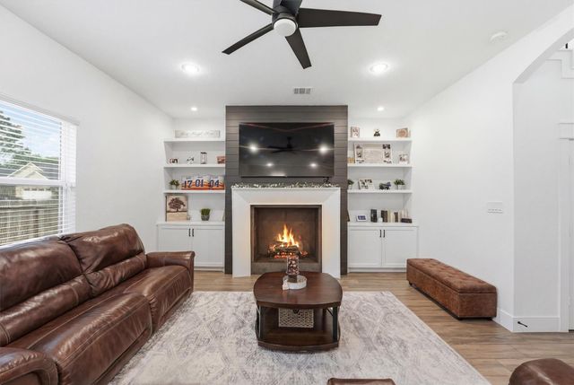 11037 Bois D Arc Street, La Porte, TX 77571