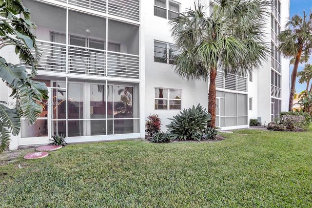 2731 NE 14th St Cswy 115, Pompano Beach, FL 33062