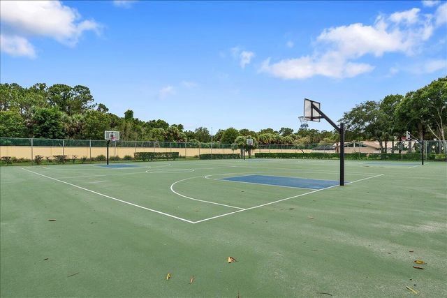 5715 Golden Eagle Circle, Palm Beach Gardens, FL 33418