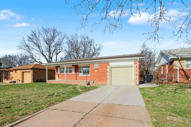 915 S Drury Ln, Wichita, KS 67207