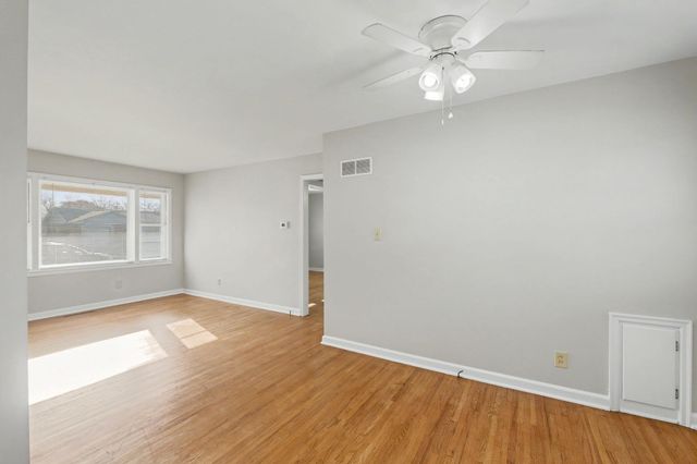 915 S Drury Ln, Wichita, KS 67207