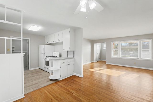 915 S Drury Ln, Wichita, KS 67207